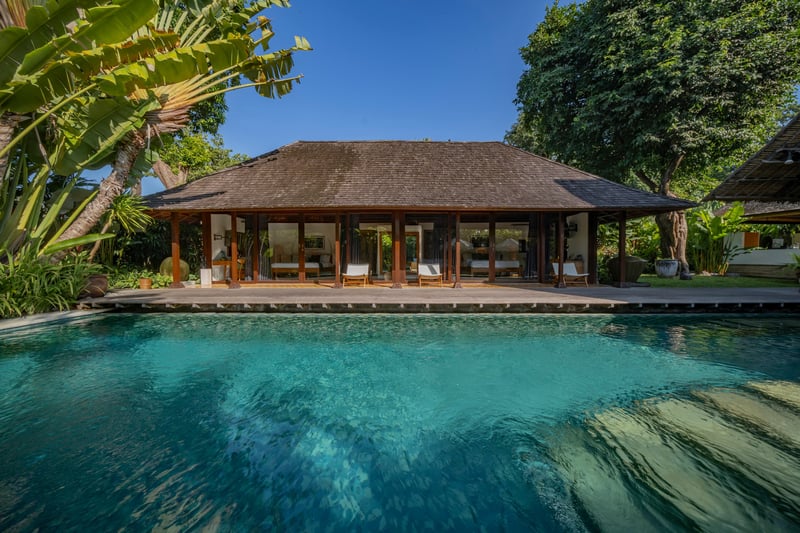 Balinese Villa · 16m Pool · Gardens · 5 Min Beach 7