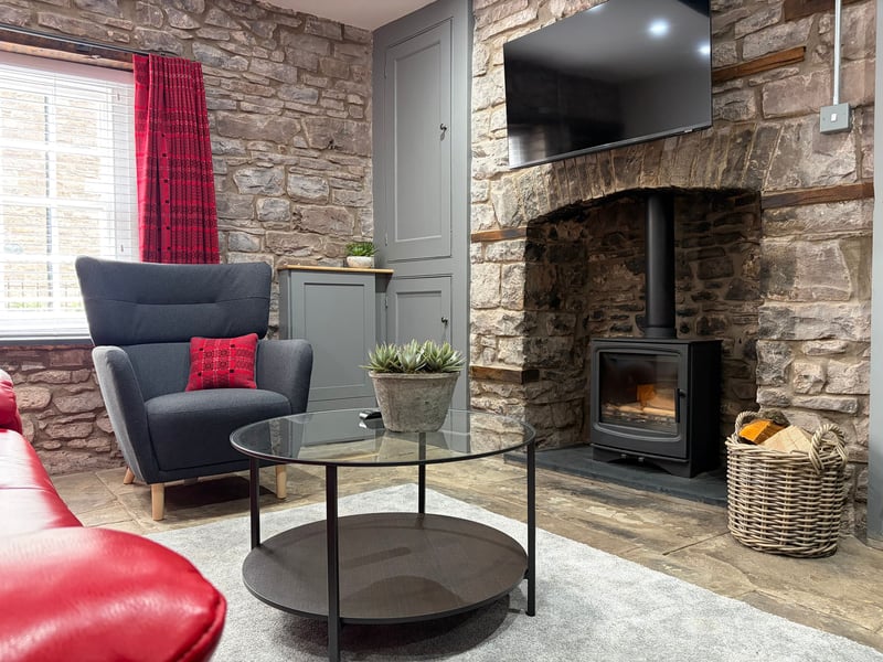 10 Crickhowell Cottages, Town Centre Location 1