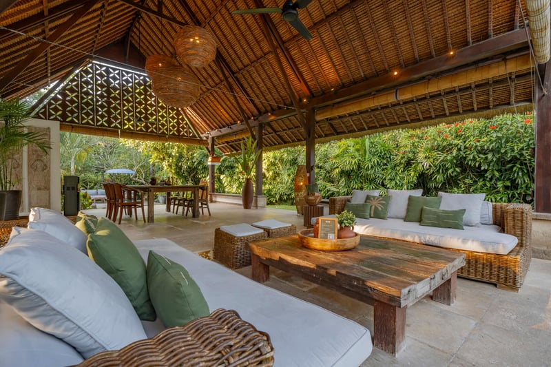 Balinese Villa · 16m Pool · Gardens · 5 Min Beach 10