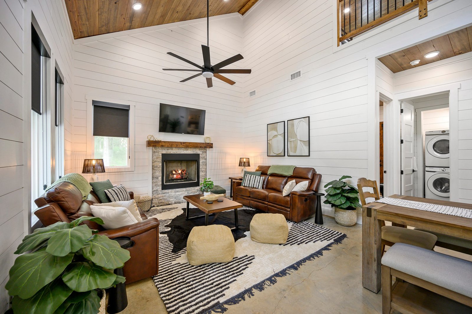 2 Primary Suites Cabin — photo 2