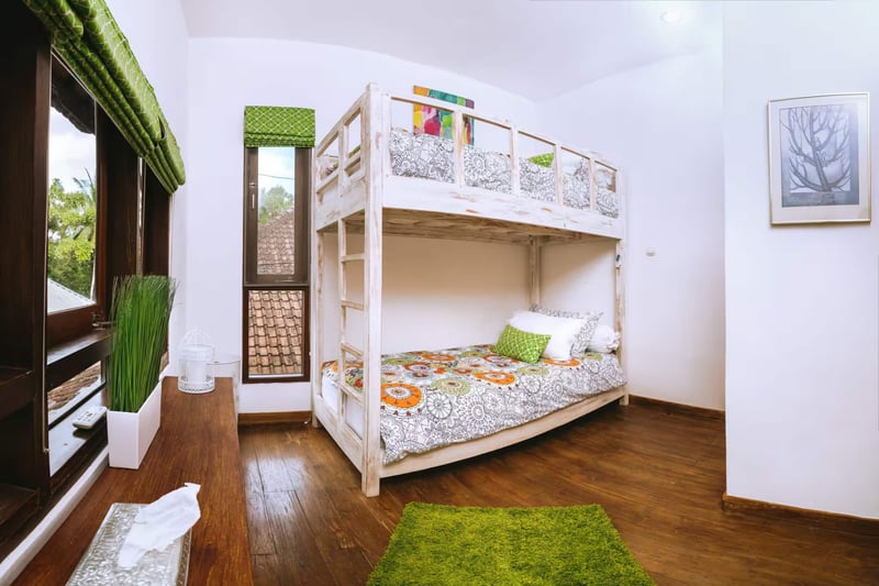 Villa Toya. Central, leafy retreat, sleeps 10 28