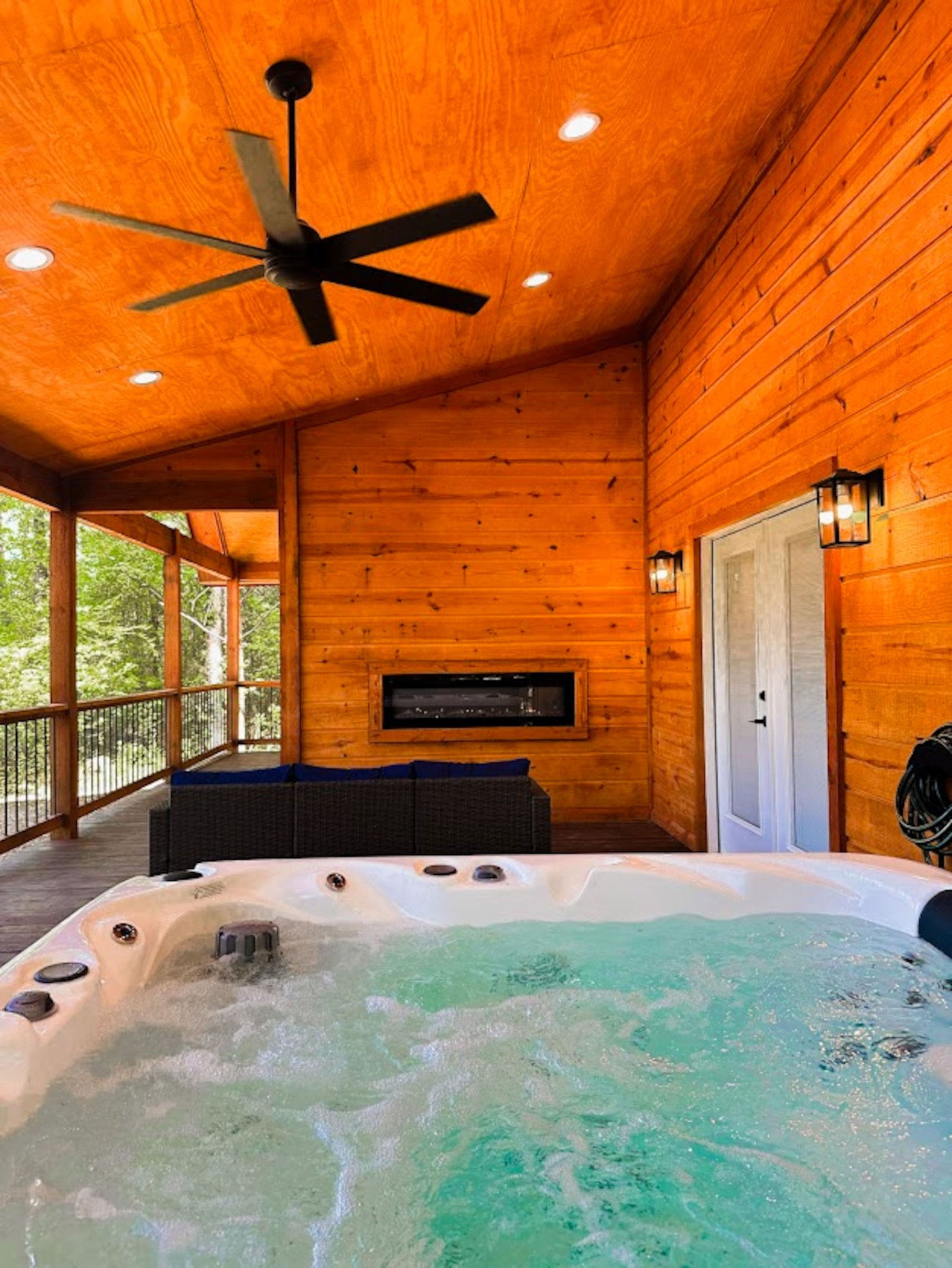 The Rehoboth Luxury Cabin — photo 2