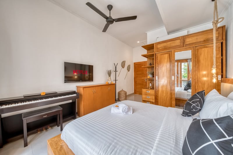 Holy's Villa 19