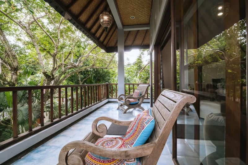 Villa Toya. Central, leafy retreat, sleeps 10 25