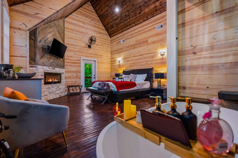 Romantic Retreat Cabin — photo 3