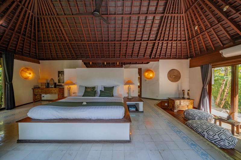 Balinese Villa · 16m Pool · Gardens · 5 Min Beach 36