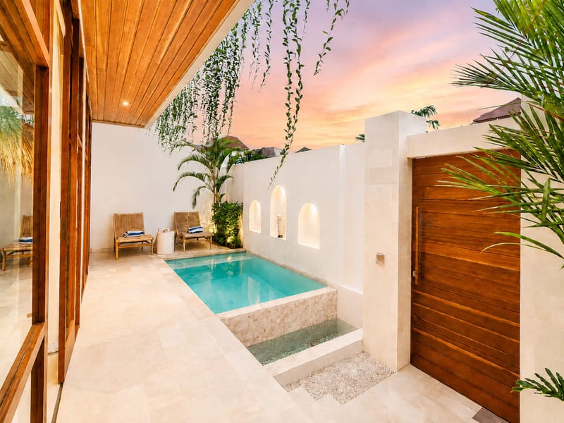 Cozy Romantic Villa | Pool, Beach & Workspace — photo 5