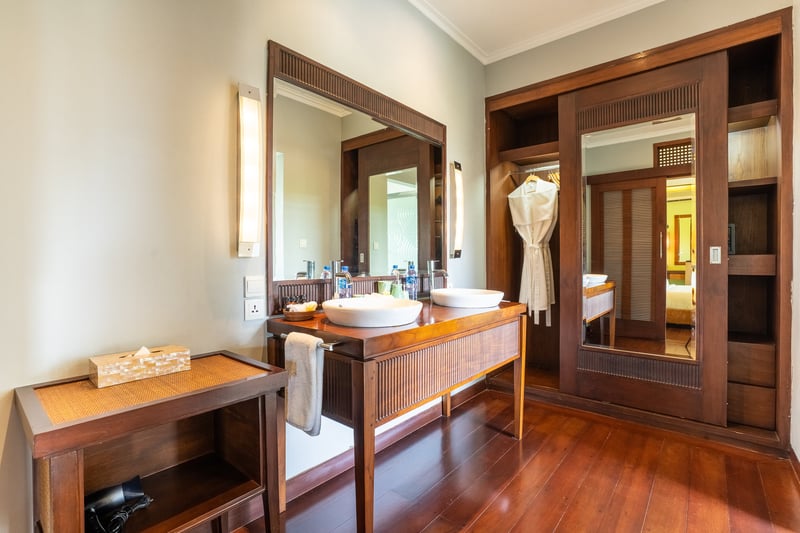Immaculate 3-4BR Villa with Butler Service and Spa 40