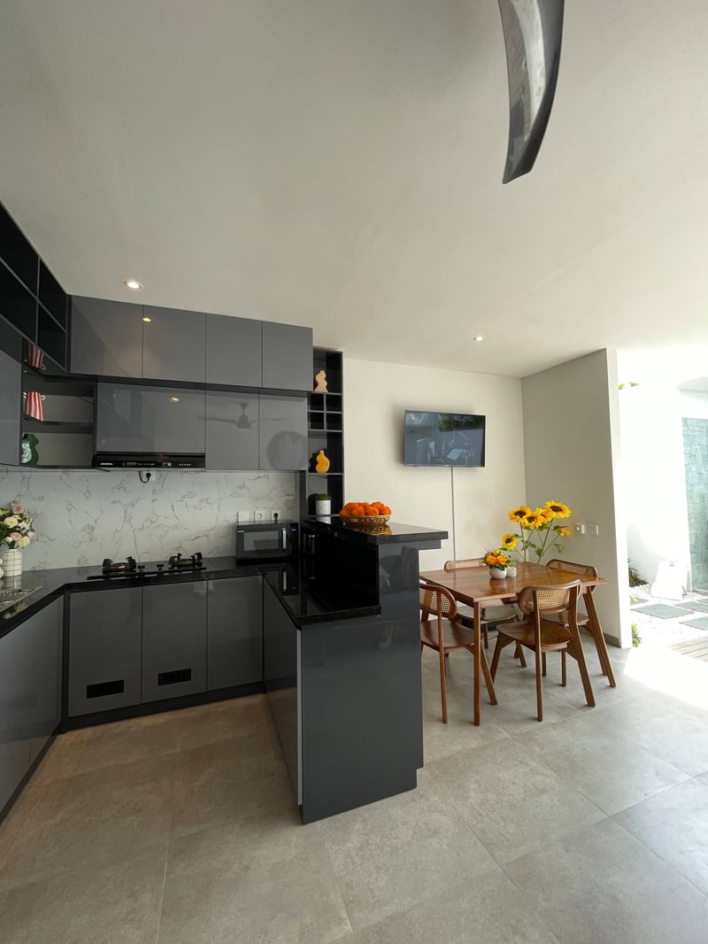 Sunflower Bali Villa 3BR Legian Double Six Beach 3