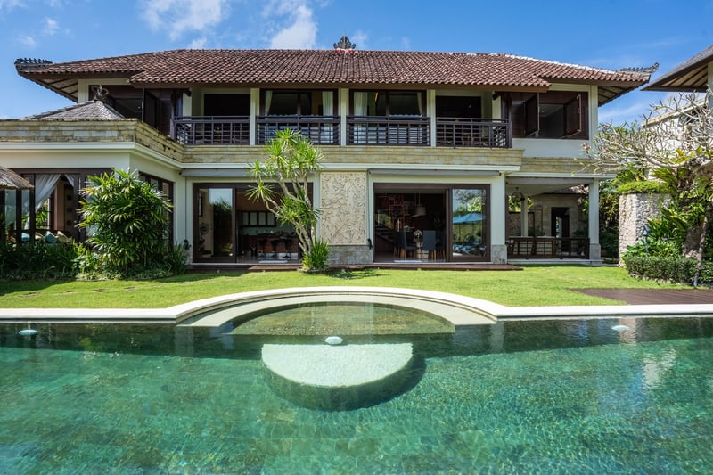 Immaculate 3-4BR Villa with Butler Service and Spa 14
