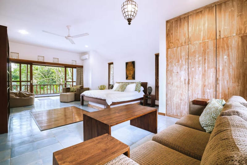 Villa Toya. Central, leafy retreat, sleeps 10 — photo 4