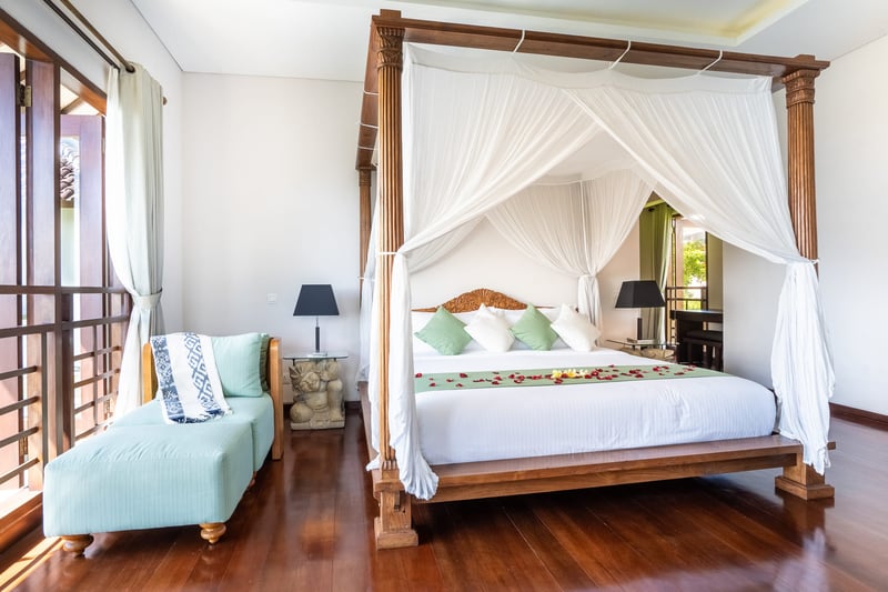 Immaculate 3-4BR Villa with Butler Service and Spa 4