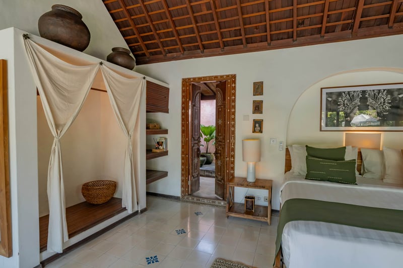 Balinese Villa · 16m Pool · Gardens · 5 Min Beach 32