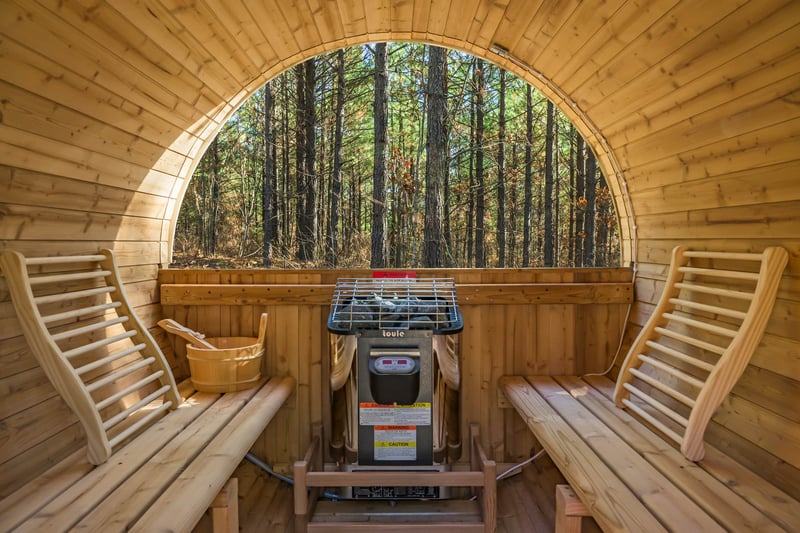 Romantic Escape (Sauna, Soaking Tub & Hot Tub) — photo 5