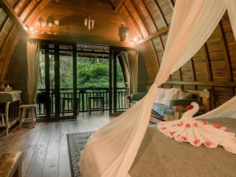 Pabuan Villa, private, bergaya etnik dan romantis 17