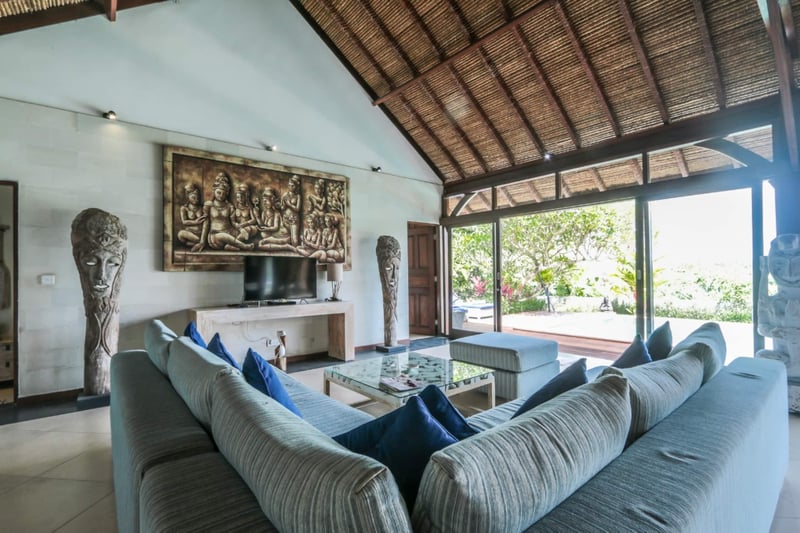 Spacious 3 Bedroom 
Villa Maya Aseman Bagus 9