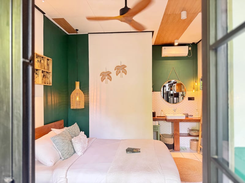 Stylish space, 2 mins walk to Kudeta Beach 11