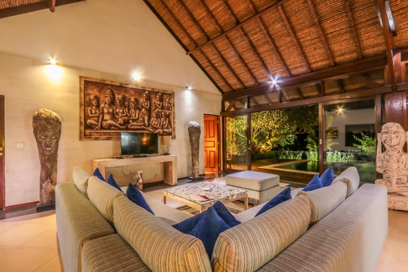 Spacious 3 Bedroom 
Villa Maya Aseman Bagus 8