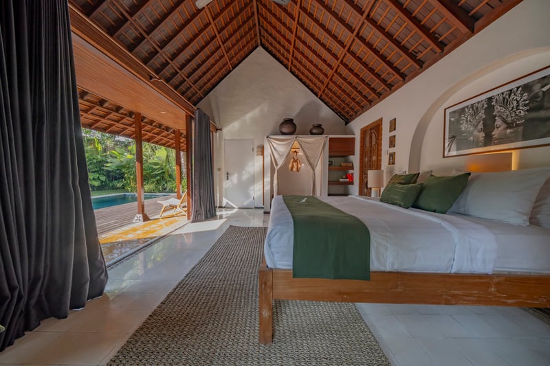 Balinese Villa · 16m Pool · Gardens · 5 Min Beach 33
