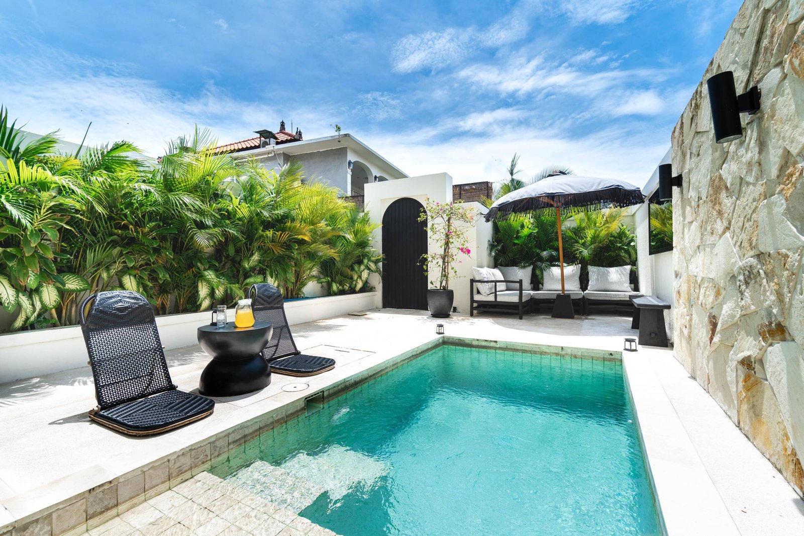 Private Pool 1BR Villa•8 min Ride BatuBolong Beach — photo 2