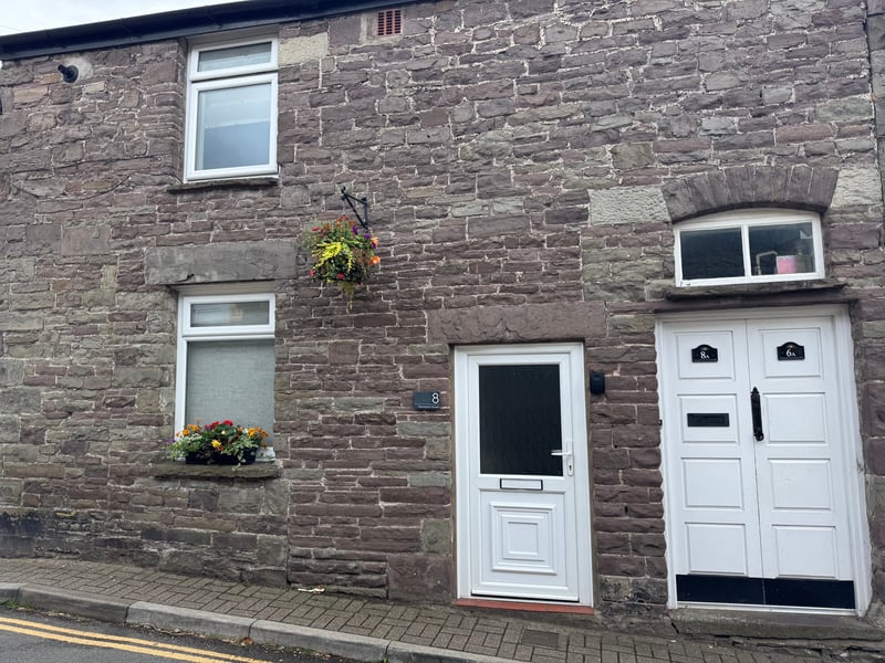 8 Crickhowell Cottages, Town Centre location — photo 4