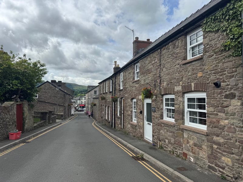 12 Crickhowell Cottages, Town Centre Location 32