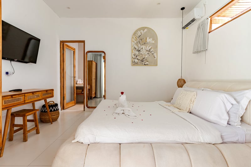 Chic 3BR Pool Villa • Canggu • Walk to Reload Gym 38
