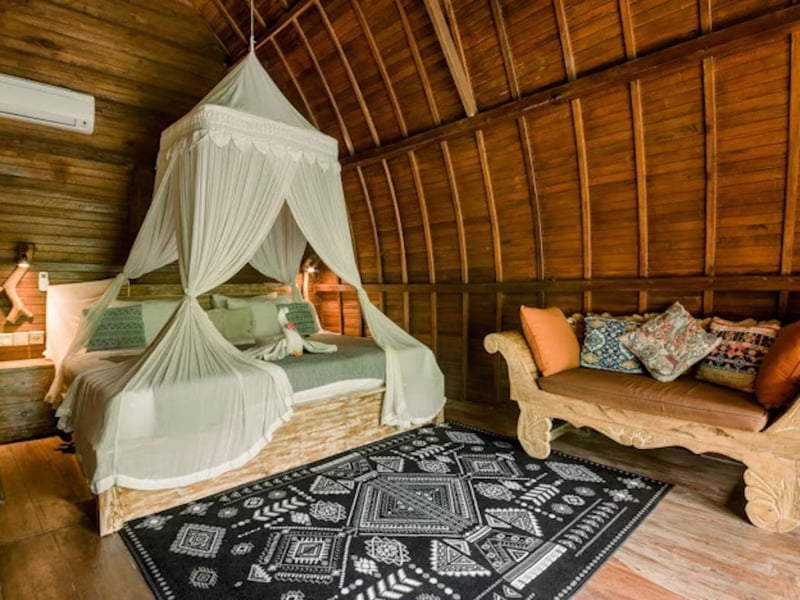 PabuanVilla, private, etnik & Impressive honeymoon — photo 3