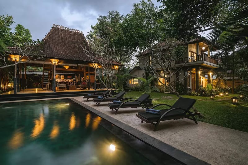 Villa Toya. Central, leafy retreat, sleeps 10 1