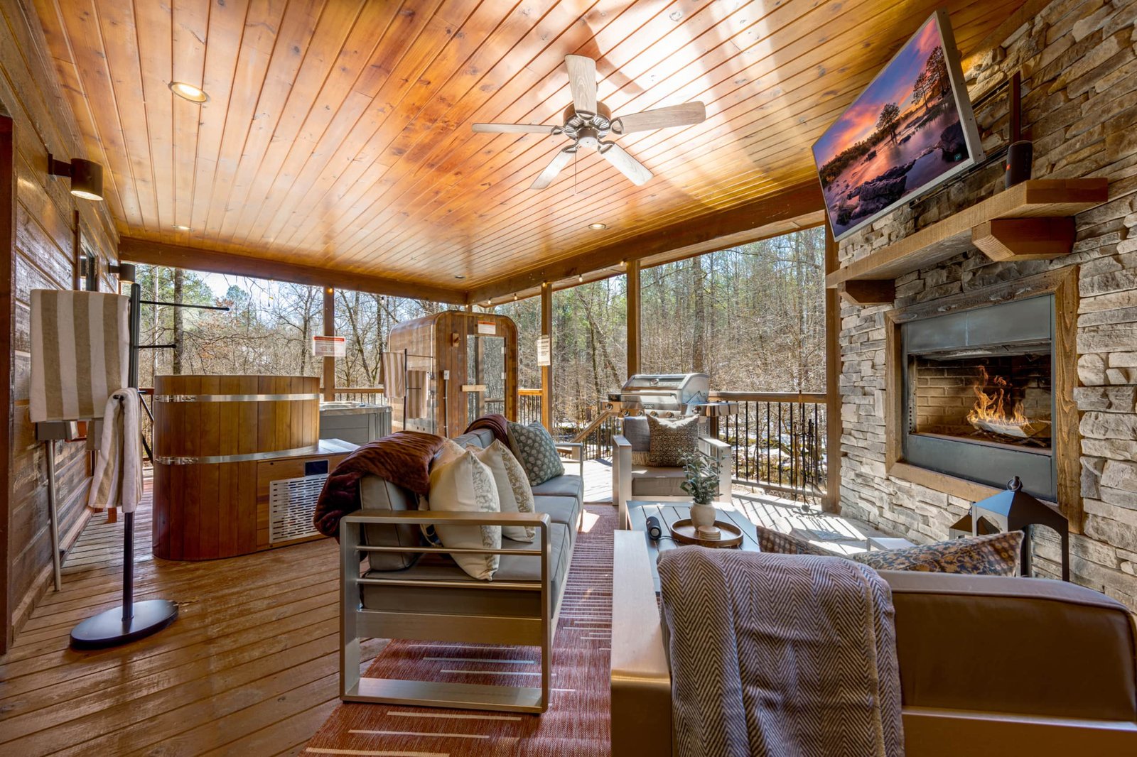 Creekfront Luxury (Sauna/Cold Plunge/Hot Tub/EV) — photo 2