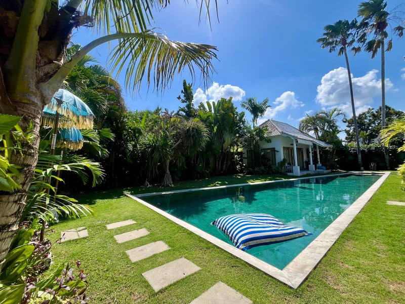 Huge 20m Private Pool / Balinese Style Villa — photo 4