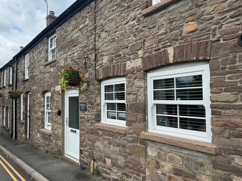 12 Crickhowell Cottages, Town Centre Location 33