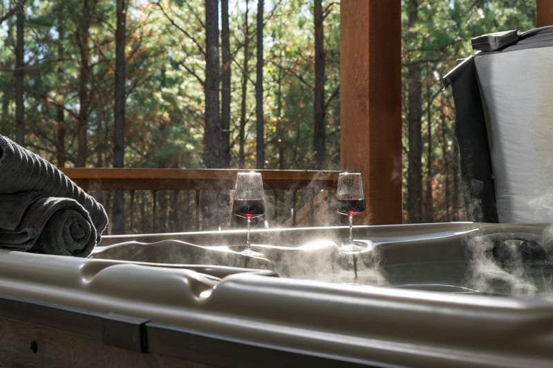 Romantic Escape (Sauna, Soaking Tub & Hot Tub) — photo 3