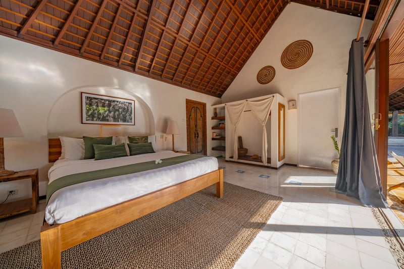 Balinese Villa · 16m Pool · Gardens · 5 Min Beach 25