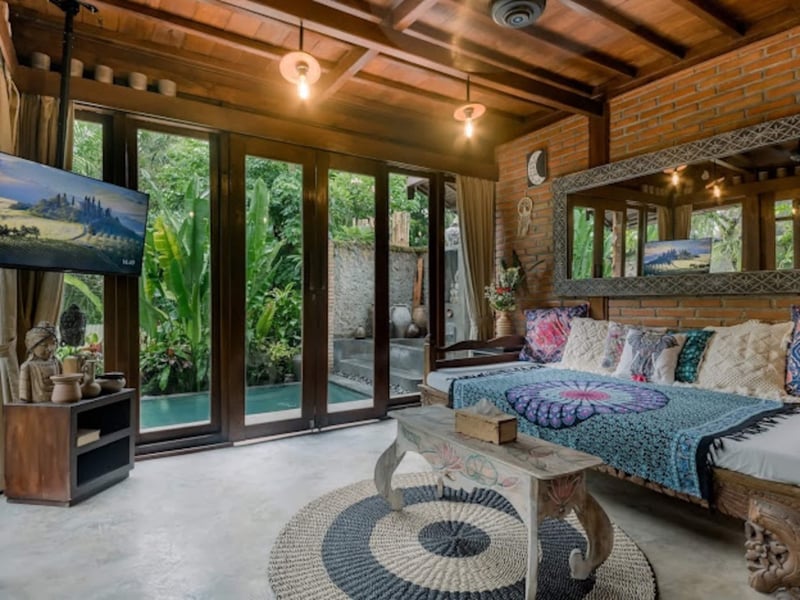 Pabuan Villa, private, bergaya etnik dan romantis 7