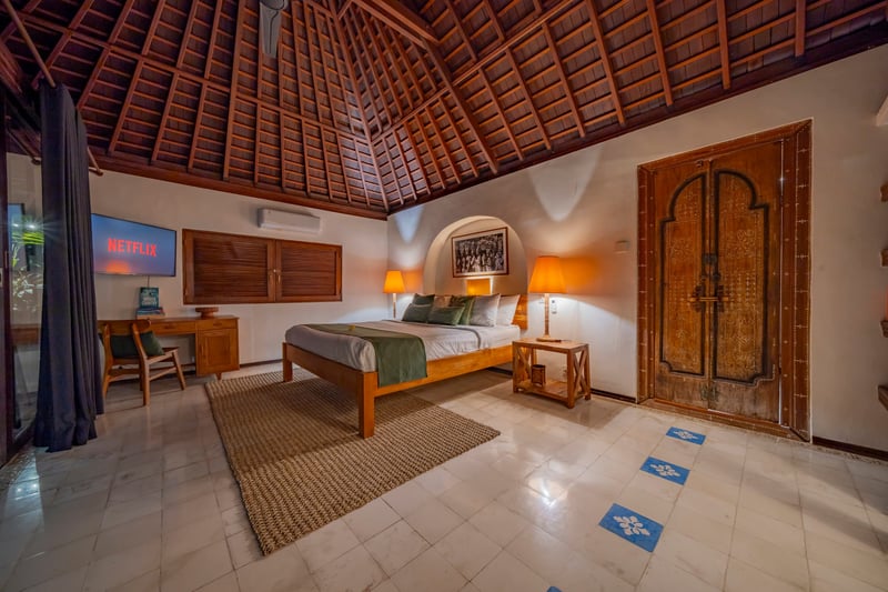 Balinese Villa · 16m Pool · Gardens · 5 Min Beach 26