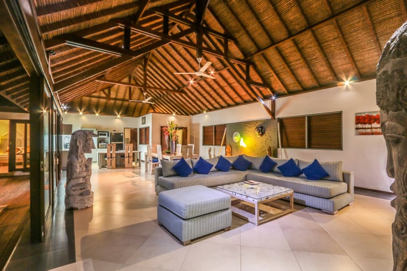 Spacious 3 Bedroom 
Villa Maya Aseman Bagus 7