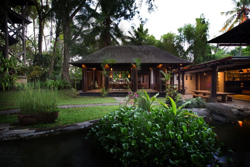 Kamaniiya River Villa Sayan 10