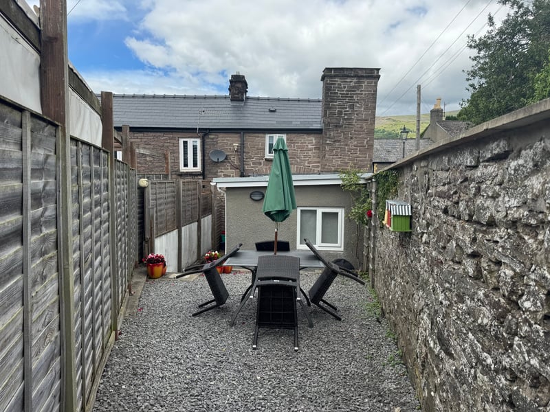 8 Crickhowell Cottages, Town Centre location — photo 5
