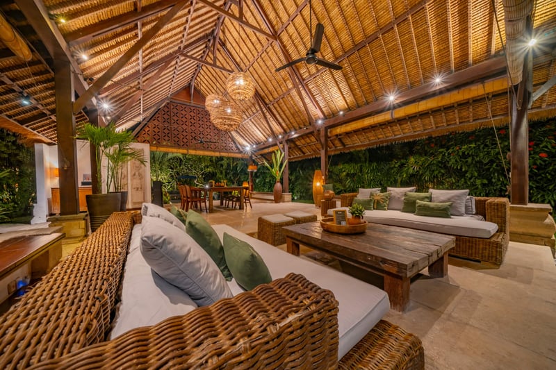 Balinese Villa · 16m Pool · Gardens · 5 Min Beach — photo 3