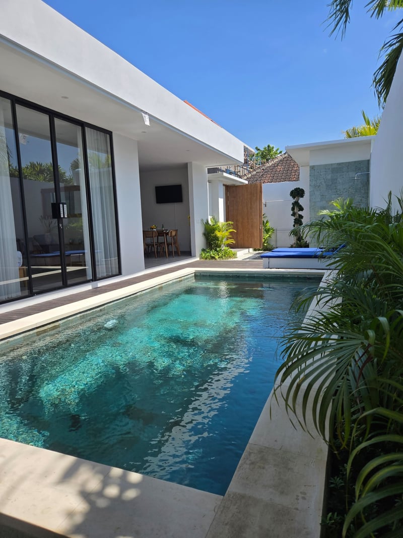 Sunflower Bali Villa 3BR Legian Double Six Beach 1