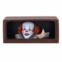 Svietiaca figúrka Pennywise od Nemesis Now, 20 cm – chybná, čiastočne funkčná: deformovaný port typu C (stav: pozri 2. obrázok) 9