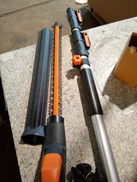 Foarfecă de tuns gard viu telescopică cu acumulator WORX WG252E.9, 45 cm, 3,20 m — defectă, pentru piese: mâner rupt, nu funcționează (stare: vezi a 2-a imagine) 3