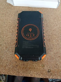 ADDTOP Solar Power Bank 20000 mAh solarni prijenosni punjač s bežičnim punjenjem — mrlje na kućištu (stanje: vidi 2. sliku) 4