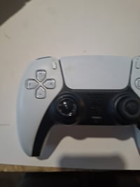 Bezdrôtový ovládač Sony DualSense pre PS5 v bielej farbe, používaný — Ľavá páčka má silný drift (stav: pozri 2. obrázok) 5