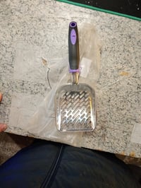 Lopată pentru litieră din metal Apidgrowth cu mâner lung, sită cu grătar pentru toate tipurile de litieră — utilizată (stare: vezi a 2-a imagine) 2