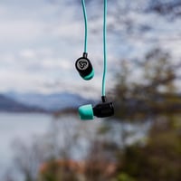 LUDOS Ultra Vezetékes Fülhallgató Mikrofonnal - Kristálytiszta Hangzás, Memóriahabos Füldugó, Hangerőszabályzó, Mély Basszus, Türkiz

AI: I' 5