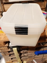 Iris Ohyama TB-45 prozirna kutija za pohranu s poklopcem 45L, set (nepotpuno: nedostaju 2 kutije i 5 poklopaca), kopče za zatvaranje, slaganje jedna na drugu — set od 4 komada 4