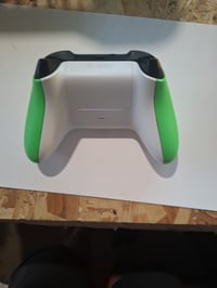 Xbox vezeték nélküli kontroller Velocity Green színben - Xbox One, Series X — A bal oldali joystick driftel (állapot: lásd a 2. képet) 5