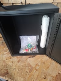 Dulap pentru chei Uniclife cu 60 de poziții, montabil pe perete, cu încuietoare cu cod, negru, cu brelocuri și — carcasă ușor îndoită (stare: vezi a 2-a fotografie) 4